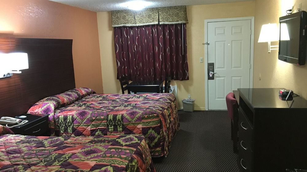Redwood Inn - White Hall Экстерьер фото