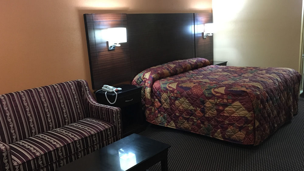 Redwood Inn - White Hall Экстерьер фото