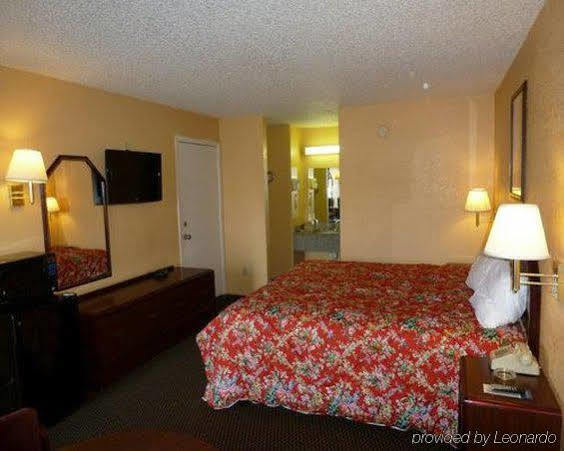 Redwood Inn - White Hall Экстерьер фото