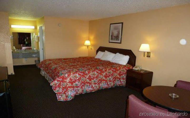 Redwood Inn - White Hall Экстерьер фото