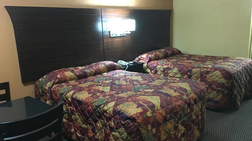 Redwood Inn - White Hall Экстерьер фото